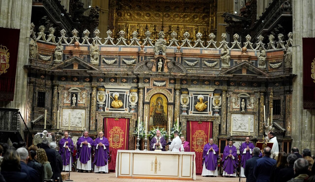 Imagen de archivo del funeral de Sevilla por las v&iacute;ctimas de Adamuz y Gelida