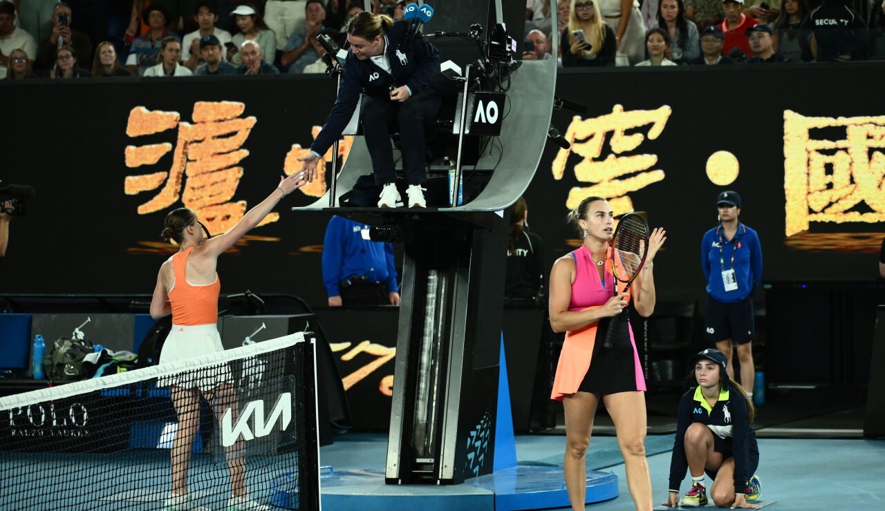 Aryna Sabalenka y Elina Svitolina, tras la semifinal del Open de Australia