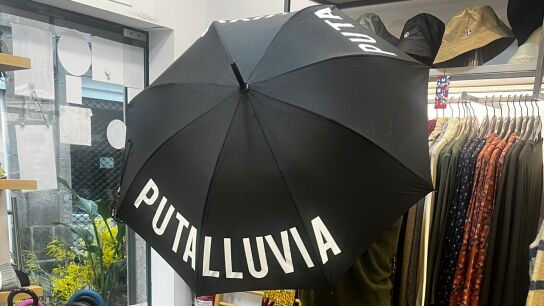 Venta de paraguas en Galicia