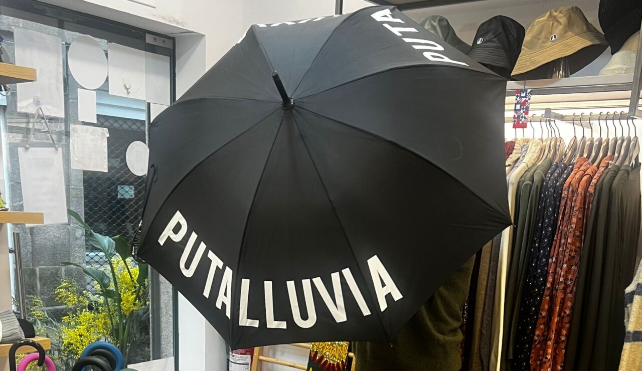 Venta de paraguas en Galicia