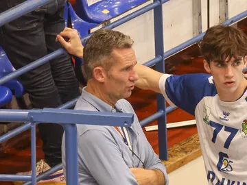Iñaki Urdangarin y su hijo Pablo en un partido de balonmano Iñaki Urdangarin y su hijo Pablo en un partido de balonmano
