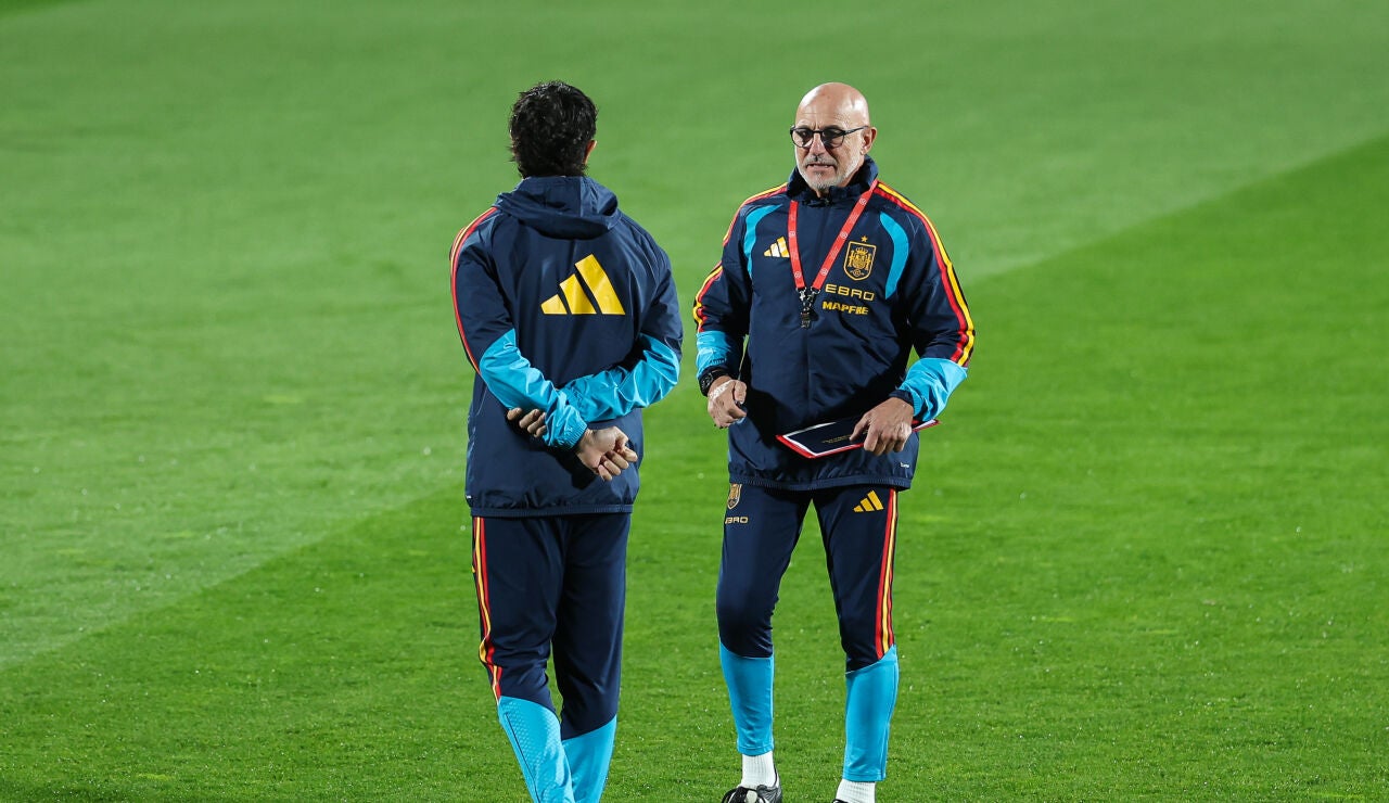 Luis de la Fuente, en un entrenamiento de la selecci&oacute;n espa&ntilde;ola