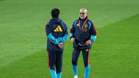 Luis de la Fuente, en un entrenamiento de la selecci&oacute;n espa&ntilde;ola