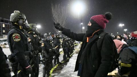 Enfrentamientos de vecinos con el ICE