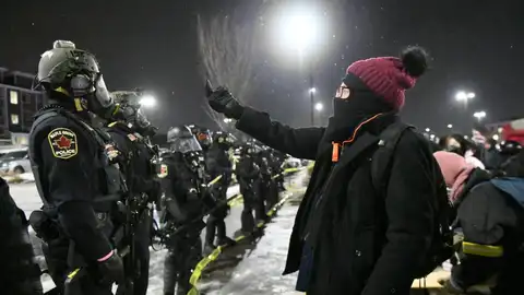 Enfrentamientos de vecinos con el ICE Enfrentamientos de vecinos con el ICE