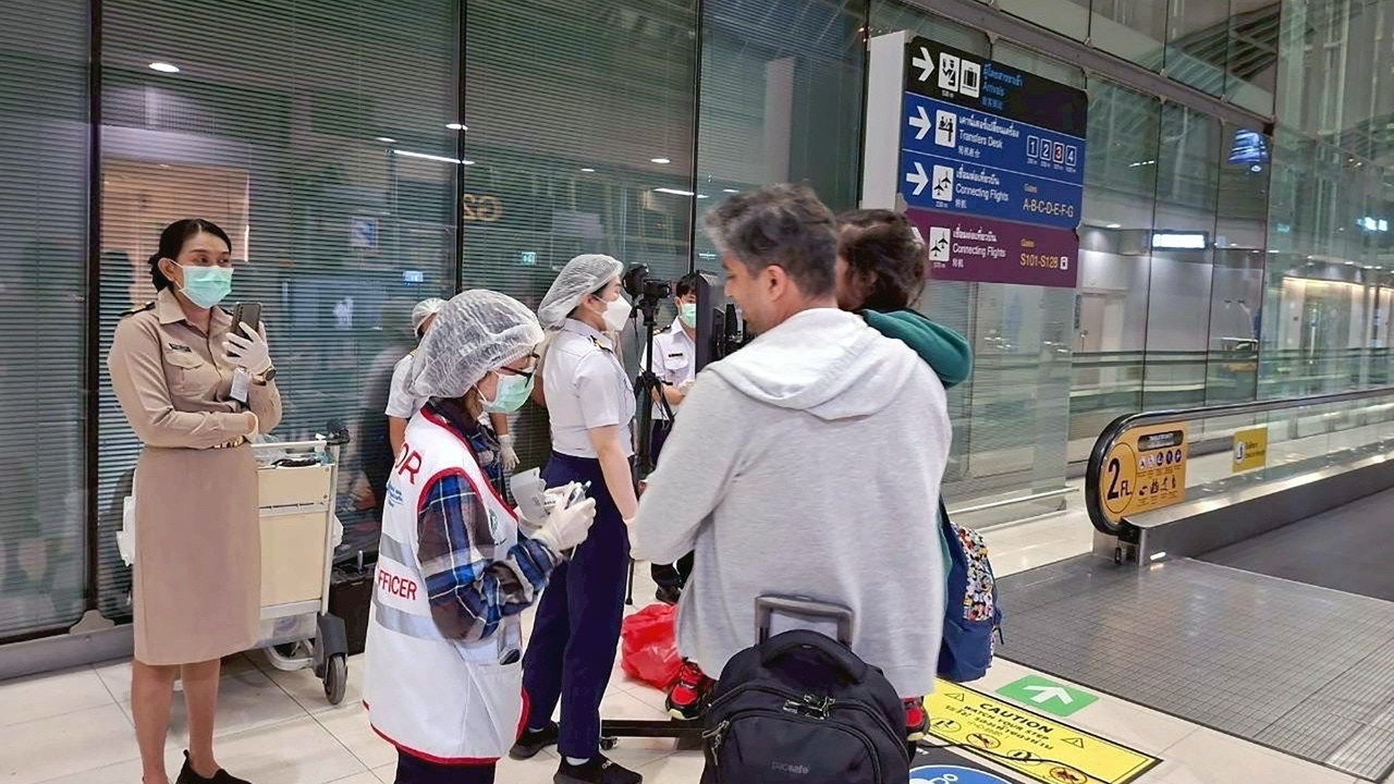 Controles en los aeropuertos de Indonesia por el virus Nipa