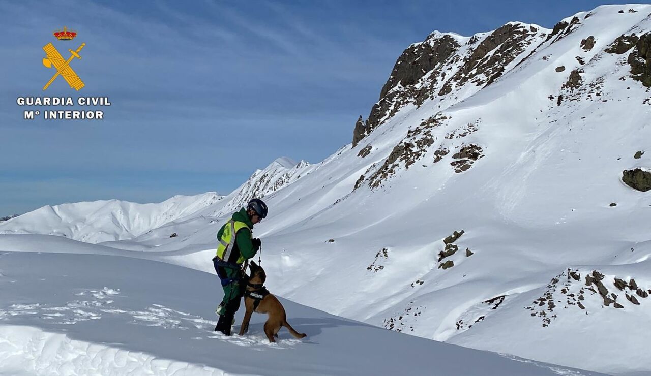  Buscan a dos personas atrapadas por un alud fuera de pistas en Cerler (Huesca)