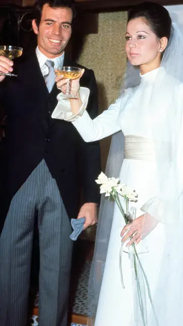 Julio Iglesias e Isabel Preysler en su boda Julio Iglesias e Isabel Preysler en su boda