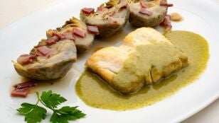 Merluza con alcachofas y salsa de cilantro, de Argui&ntilde;ano: "Una receta muy sencilla y cuqui"