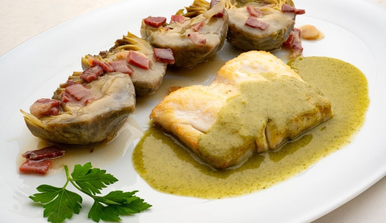 Merluza con alcachofas y salsa de cilantro, de Argui&ntilde;ano: "Una receta muy sencilla y cuqui"