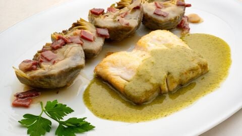 Merluza con alcachofas y salsa de cilantro, de Argui&ntilde;ano: "Una receta muy sencilla y cuqui"