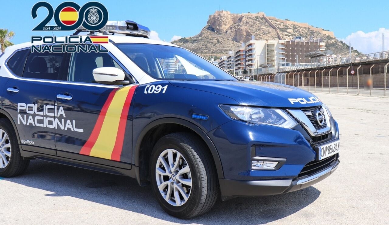 Imagen de un coche de la Polic&iacute;a Nacional en Alicante 