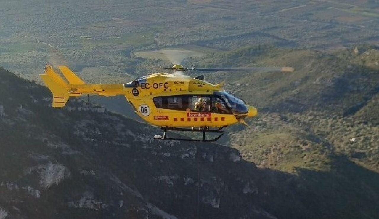 Imagen del helic&oacute;ptero de Bombers