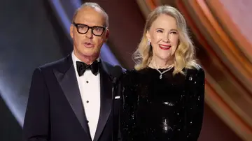 Michael Keaton y Catherine O'Hara en los Oscar 2024 Michael Keaton y Catherine O'Hara en los Oscar 2024