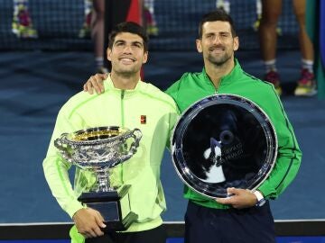 Alcaraz y Djokovic, tras la final del Open de Australia 2026