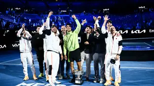 Alcaraz celebra el título del Open de Australia con su equipo Alcaraz celebra el título del Open de Australia con su equipo