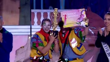 La murga "Trapaseros" triunfa en el primer gran concurso del carnaval de Santa Cruz de Tenerife