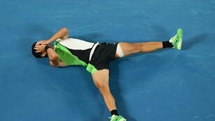 Alcaraz celebra su t&iacute;tulo del Open de Australia