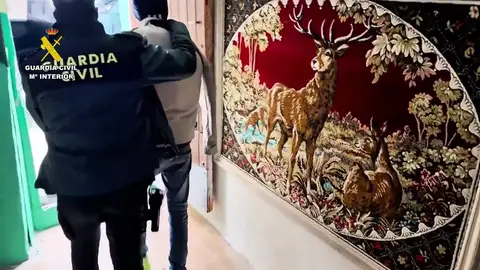 Ocupan la casa y roban los documentos de un hombre de 90 años para contratar telefonía y seguros Ocupan la casa y roban los documentos de un hombre de 90 años para contratar telefonía y seguros