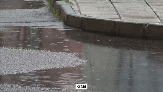 Un frente h&uacute;medo deja lluvias generalizadas y nieve en monta&ntilde;a: 62 carreteras siguen afectadas