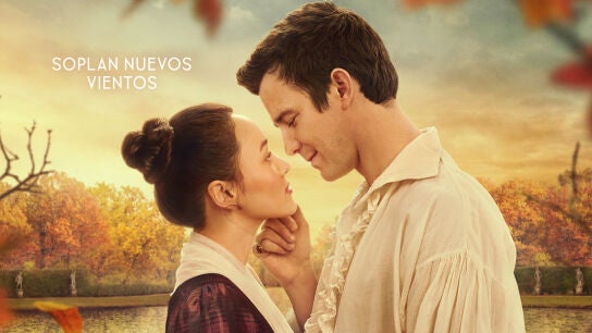 Luke Thompson (Benedict Bridgerton) y Yerin Ha (Sophie Baek) en la temporada 4 de Los Bridgerton