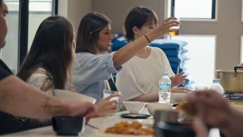  El desliz de Daniela al brindar al grito de chinchin en Jap&oacute;n