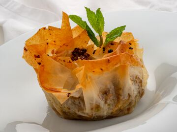 &iexcl;Irresistible! Eva y Karlos Argui&ntilde;ano nos ense&ntilde;an a preparar crujiente de reques&oacute;n, pistachos, almendras y d&aacute;tiles