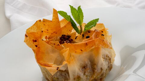 &iexcl;Irresistible! Eva y Karlos Argui&ntilde;ano nos ense&ntilde;an a preparar crujiente de reques&oacute;n, pistachos, almendras y d&aacute;tiles