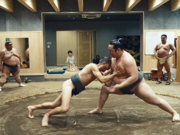 El divertido combate de Joaqu&iacute;n con un luchador de sumo