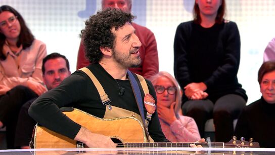 Voz y guitarra de Marw&aacute;n en directo en Pasapalabra cantando &lsquo;La pareja interminable&rsquo;