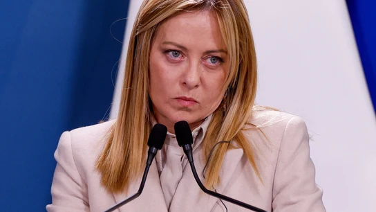 El partido de Meloni pide a Bruselas frenar la regularización de migrantes en España por el riesgo de “efecto llamada” El partido de Meloni pide a Bruselas frenar la regularización de migrantes en España por el riesgo de “efecto llamada”