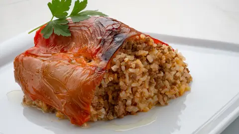 Arguiñano, sobre la receta de pimientos rellenos de arroz y carne: "Me ha parecido muy interesante y muy bonita" Arguiñano, sobre la receta de pimientos rellenos de arroz y carne: "Me ha parecido muy interesante y muy bonita"