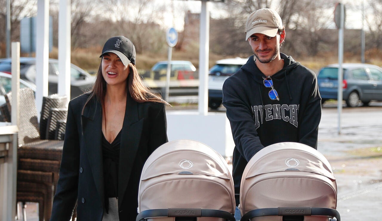 Estela Grande y Juan Iglesias con sus mellizos