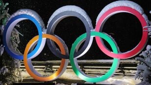Los anillos ol&iacute;mpicos en Cortina d'Ampezzo, Italia