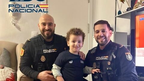 Los dos agentes que salvaron la ni&ntilde;a del ni&ntilde;o de 3 a&ntilde;os en Alicante