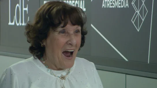 La emocionante reacción de una espectadora a la sorpresa de Sonsoles Ónega: "¡Pero si te veo todas las tardes!" La emocionante reacción de una espectadora a la sorpresa de Sonsoles Ónega: "¡Pero si te veo todas las tardes!"