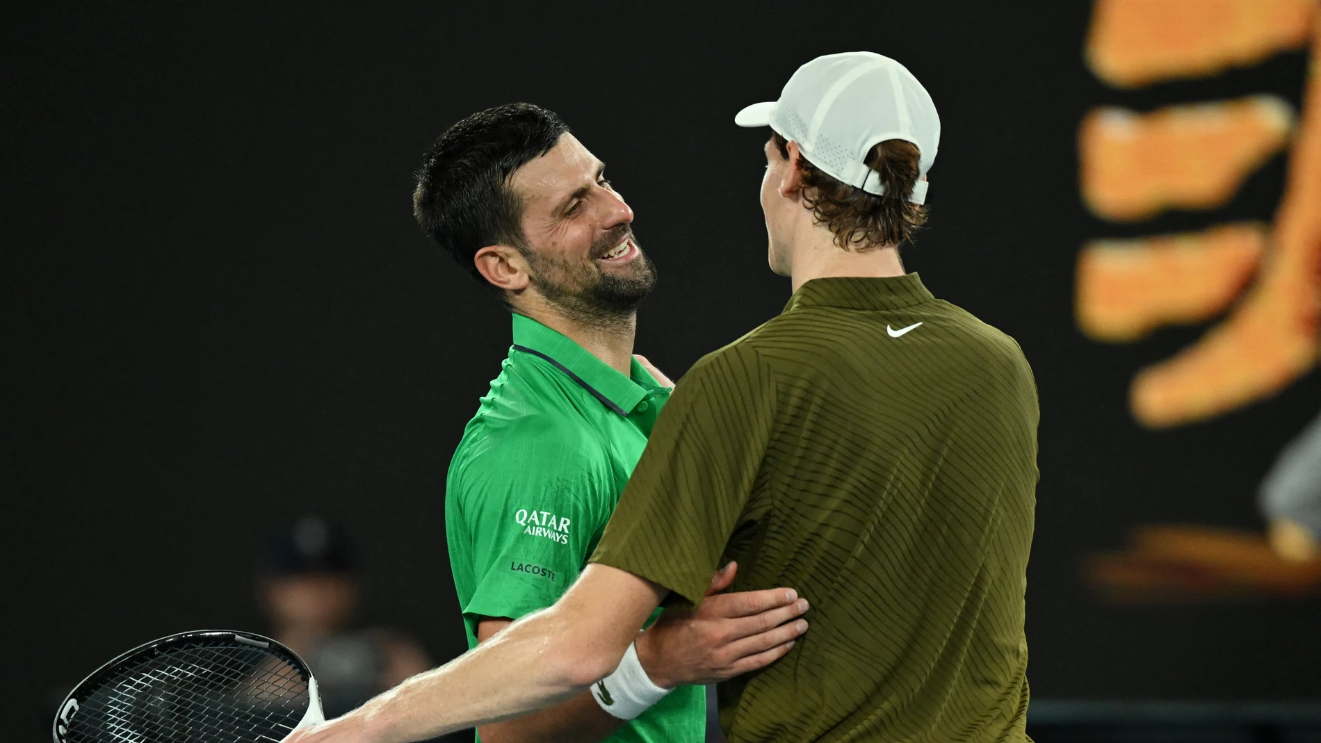 Jannik Sinner felicita a Novak Djokovic tras su derrota en el Open de Australia Jannik Sinner felicita a Novak Djokovic tras su derrota en el Open de Australia