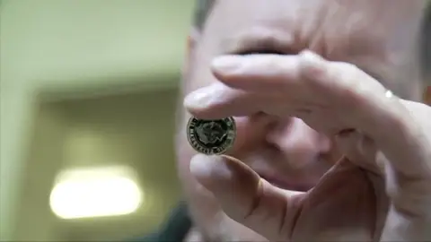 Decimalización de la moneda en Reino Unido Decimalización de la moneda en Reino Unido