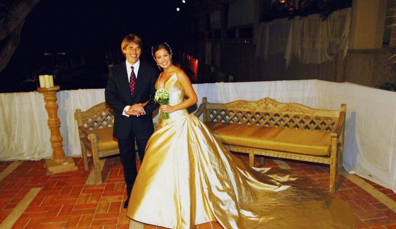 Virginia Troconis y El Cordob&eacute;s el d&iacute;a de su boda