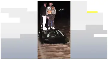 Rescate a 3 jóvenes en las riadas. Rescate a 3 jóvenes en las riadas.