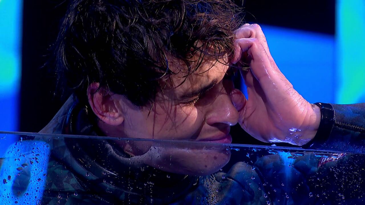 Las lágrimas de Daniel Illescas y Juandi Alcázar tras protagonizar la mejor apnea de la historia de El Desafío