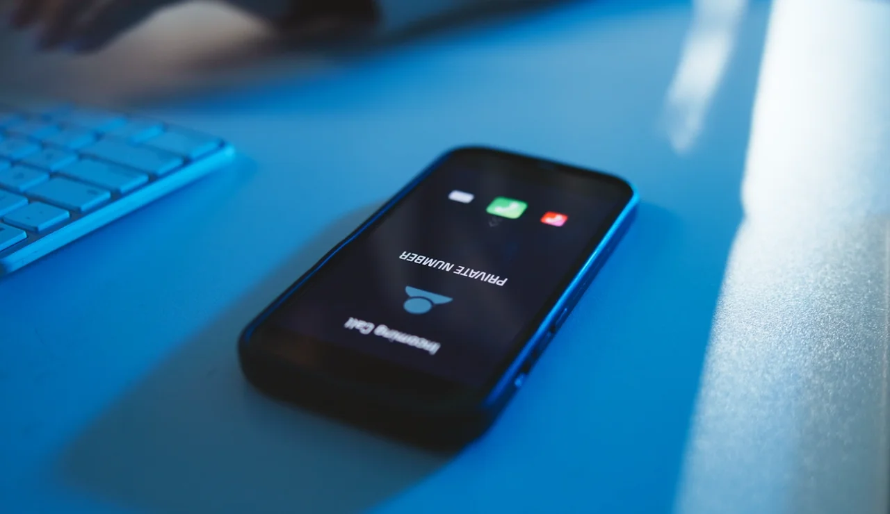 Por qué es mejor contestar las llamadas spam que rechazarlas