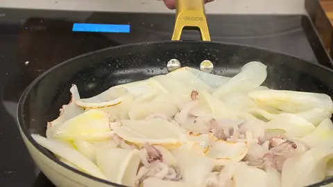 Saltea los calamares a fuego vivo Saltea los calamares a fuego vivo