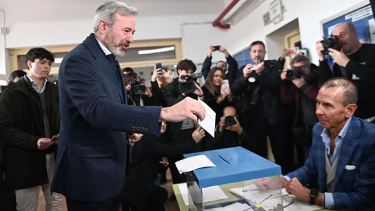 Azcón votando en Zaragoza Azcón votando en Zaragoza