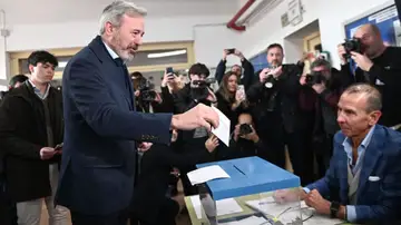 Azcón votando en Zaragoza Azcón votando en Zaragoza
