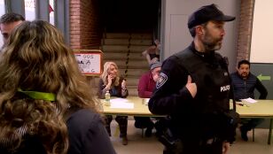 Votantes que se estrenan, polic&iacute;a en los colegios, estas han sido las an&eacute;cdotas en las primeras horas de las elecciones aragonesas