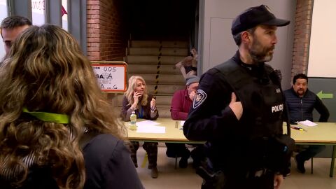 Votantes que se estrenan, polic&iacute;a en los colegios, estas han sido las an&eacute;cdotas en las primeras horas de las elecciones aragonesas