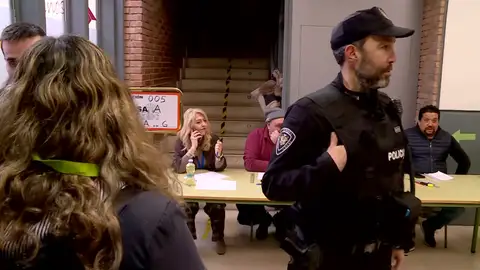 Votantes que se estrenan, policía en los colegios, estas han sido las anécdotas en las primeras horas de las elecciones aragonesas Votantes que se estrenan, policía en los colegios, estas han sido las anécdotas en las primeras horas de las elecciones aragonesas