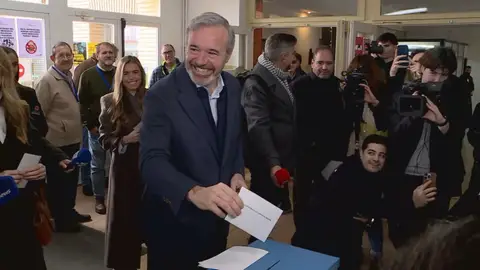 Jorge Azcón vota en las elecciones de Aragón Jorge Azcón vota en las elecciones de Aragón