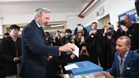 Azcón cree que el PP ha hecho una "buena campaña", anima a votar y dice que el resultado "se oirá en toda España" Azcón cree que el PP ha hecho una "buena campaña", anima a votar y dice que el resultado "se oirá en toda España"